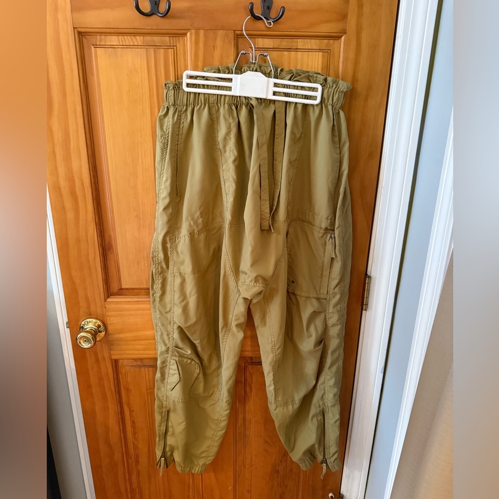 parachute pant